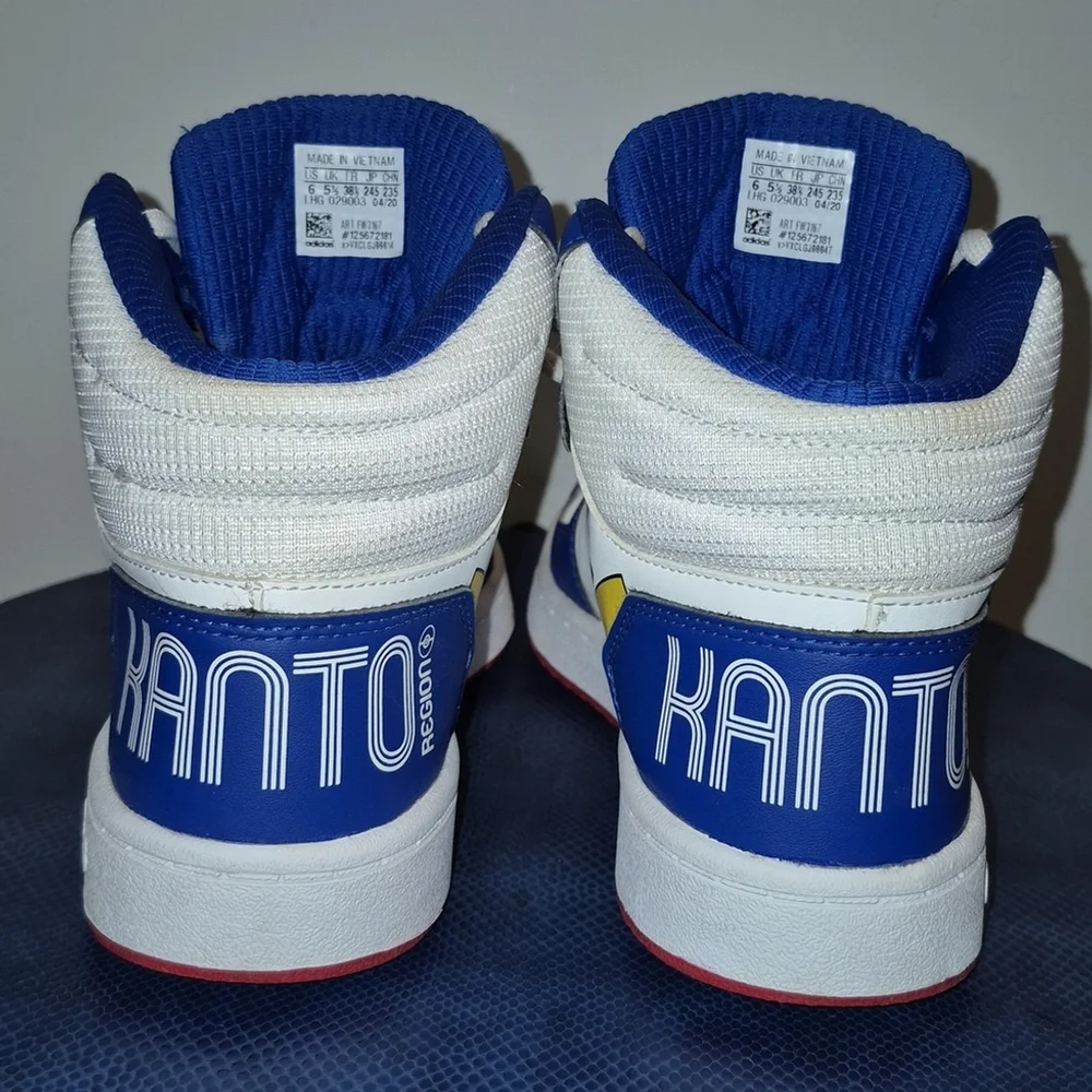 Adidas Pokémon Blue and White Sneakers sz.6 [#1639]